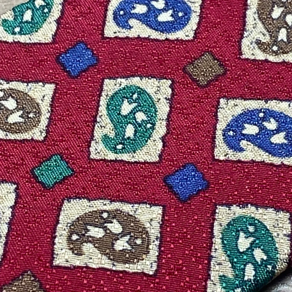 Gitman Bros Vintage Mens Silk Tie Burgundy Paisley Geometric Hand Made 3.25 x 54